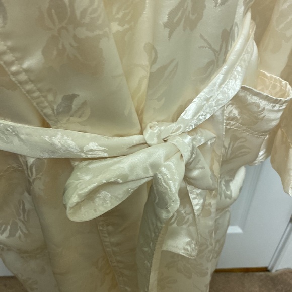 Victoria’s Secret cream colored robe - Picture 4 of 9